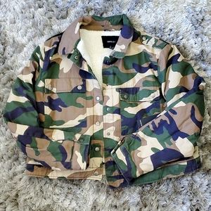 Cropped Fleece Camo Jacket